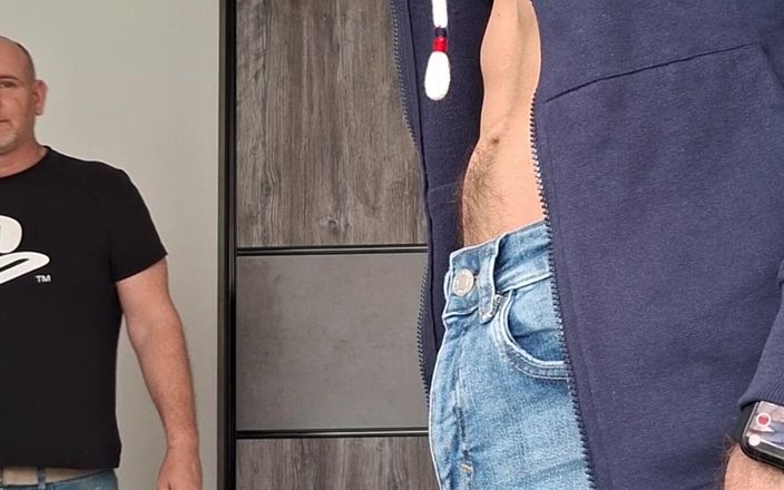 Dexterxxlfun: Un grande cazzo che spompina Naturall_joe la mia amica sexy...