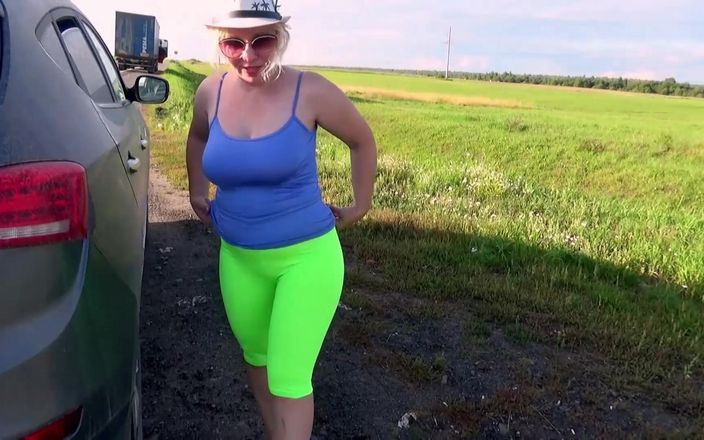 RedRoseRus: Yellow Leggings - Big Ass Walk on Road