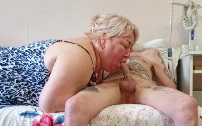 Zona901: Iubita suge pula și are parte de spermă fierbinte în gât