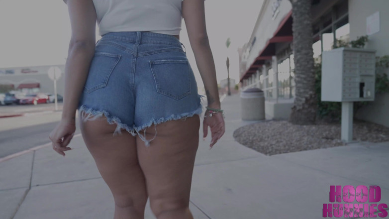 Hood Hunnies: La Jolie Redbone Jazz L’étalon Baise Une Grosse Bite Noire Étrange