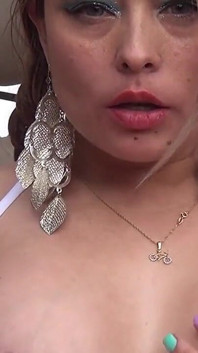 mere ghar ki chhat par kele ke saath hot sho