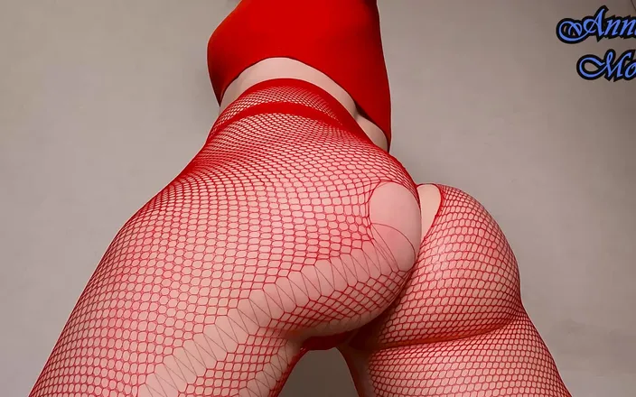 Anna Mole: Twerking Juicy Round Ass Shaking Right in Front of Your...