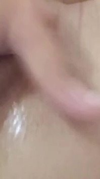 娇小的天真自慰导致脸上大量射精