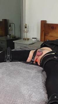 Punizione sensoriale di privazione bondage parte 1
