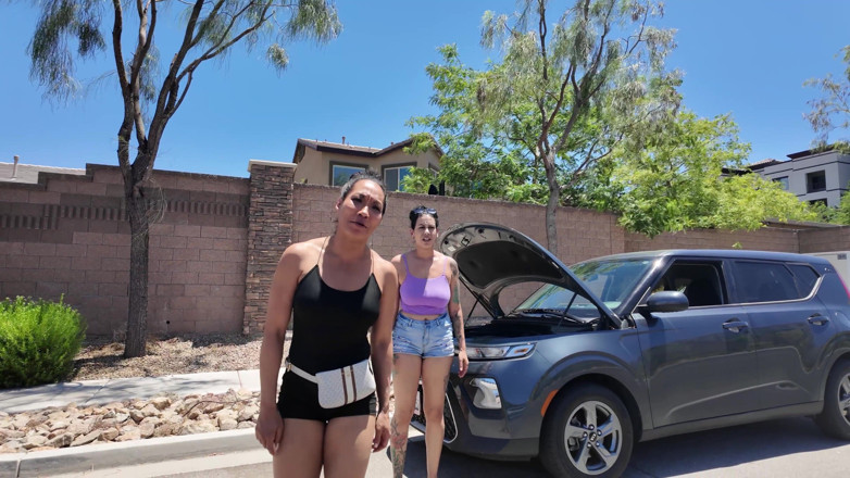 Eddie Jaye: Două autostopisti sexy, jos pe norocul lor