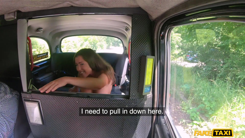 Fake Taxi: Fake taxi - Elisa Tiger se masturbe jusqu’à ce que le...