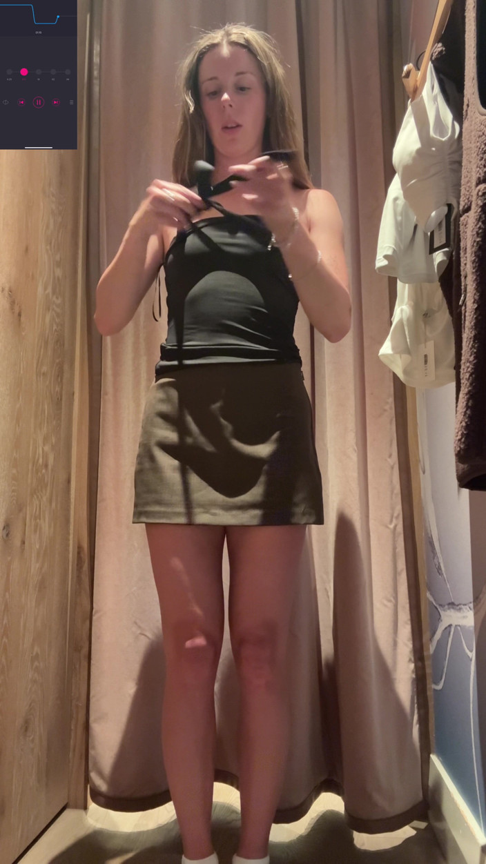 Nadia Foxx: Aritzia kleding passen orgasme