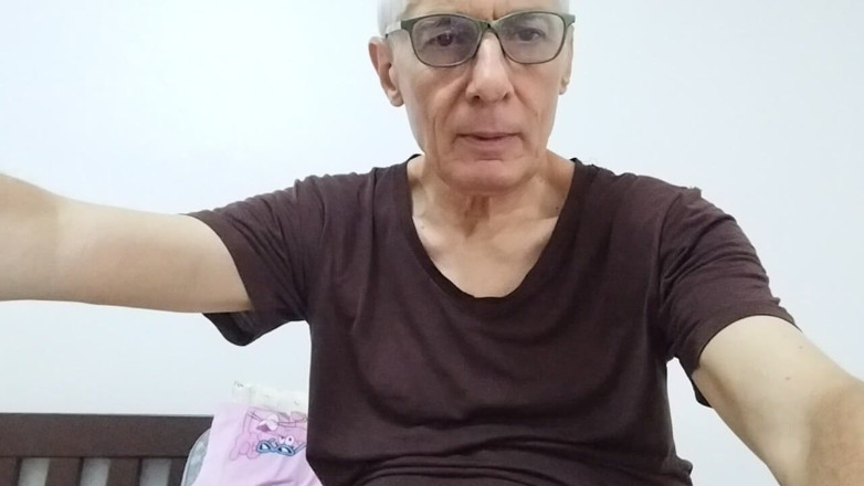 Big uncut hard cock: Mostra língua fodendo meu pau grande