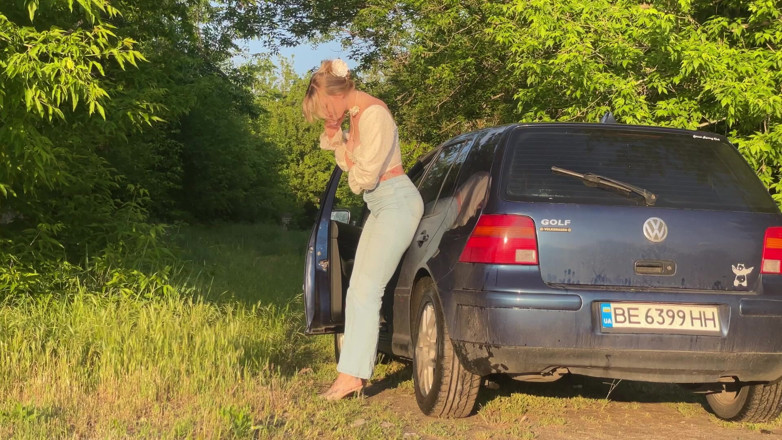 HotPrincessUA: Outdoors Blowjob &amp; Footjob: Oszukiwanie z BFF