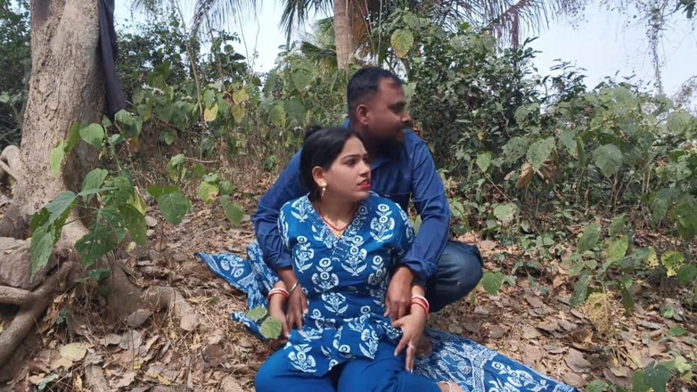 Sona bhabhi: Video di sesso nel villaggio indiano, stampa di grandi tette...