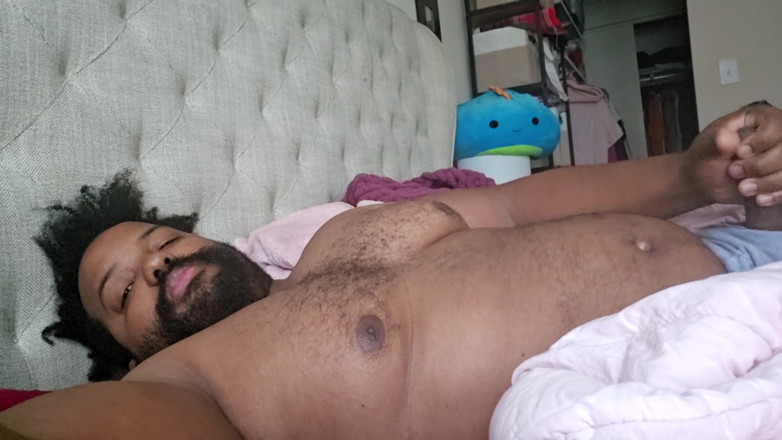Eddie Venezuela: Un grosso toro barbuto accarezza il suo durello mattutino