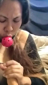 Caliente asiática Jazmín Jade amordazada pidiendo y JOE - masturbarse, aliento
