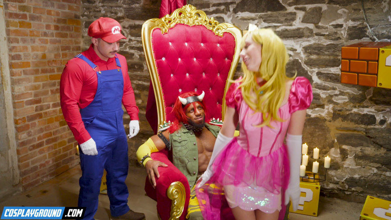 Cosplayground: Sky Pierce como la princesa Peach toma la gran polla...