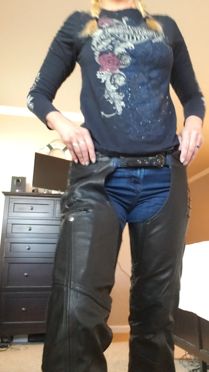 JessRyan: MILF camgirl Jess Ryan Plné kůže vypadají sexy