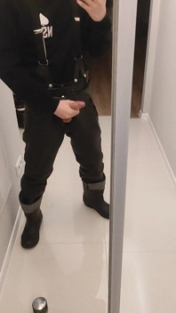Gay Army Men Fuck. I'm in Rubber Boots and Leather Pants