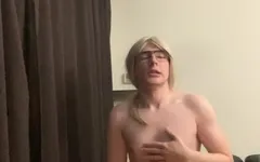 POV : je me regarde secrètement me branler