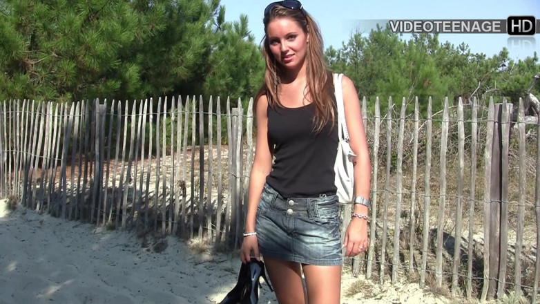 Videoteenage: Cute 18 Year Brunette Naked at Beach