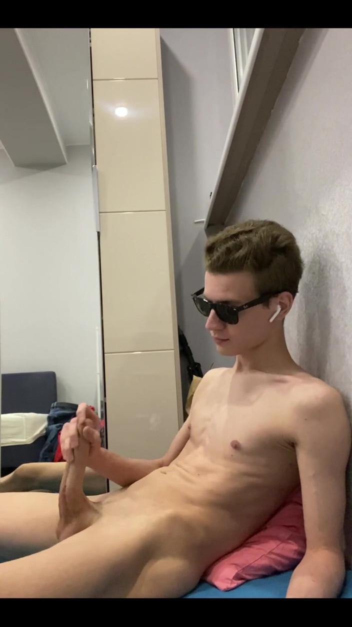 Tommy10boy: Do You Like My Red Underwear? Xd