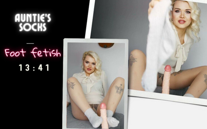 Marlene Moore: 继母的袜子。恋足癖，足交，撸管指挥