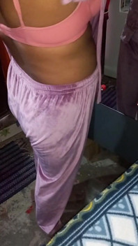 Panjabi bhabhi ayant changé de robe.