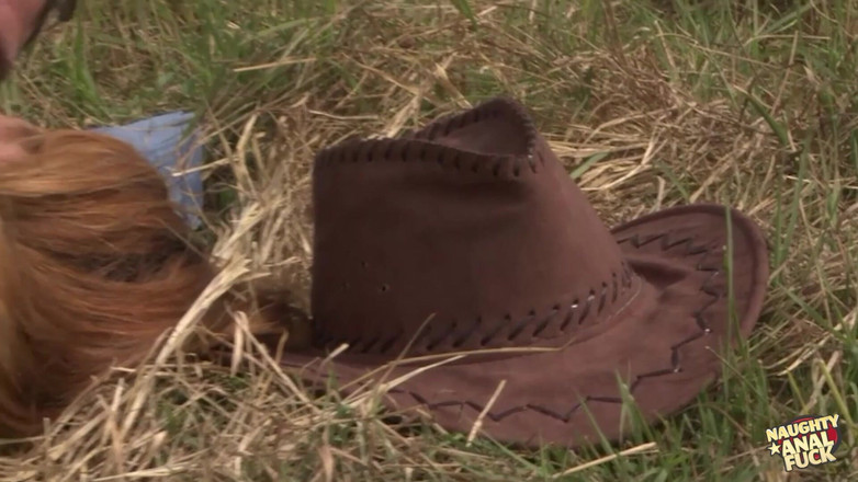 Naughty anal fuck: 새 목장 근로자를 만나 집에서 느끼게 하고 싶었던 빨간 머리 카우걸