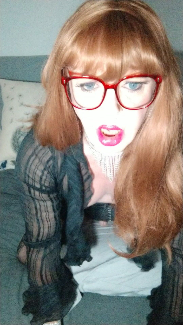 Emma Browne: Pillow hump crossdresser