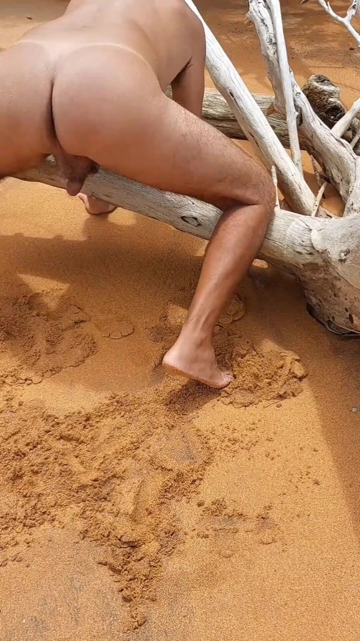 Ladysilvas: Ladysilva समुद्र तट पर बहुत ही सेक्सी टैन लाइन के साथ अपनी टॅंड वाली दिखा रही है