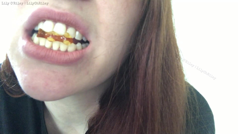 Lily O'Riley: Gummy Bear tiêu thụ với âm thanh miệng