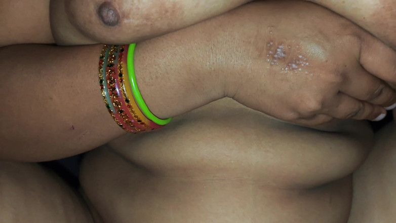 bisex321: Desi Schwägerin hat die enge muschi-lust