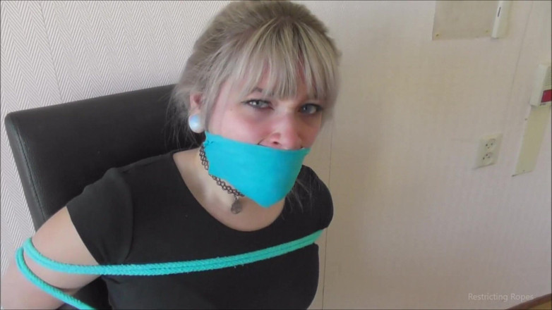 Restricting Ropes: Луна Грей і Джулі Вега - взяті і проведені в покинутій будівлі