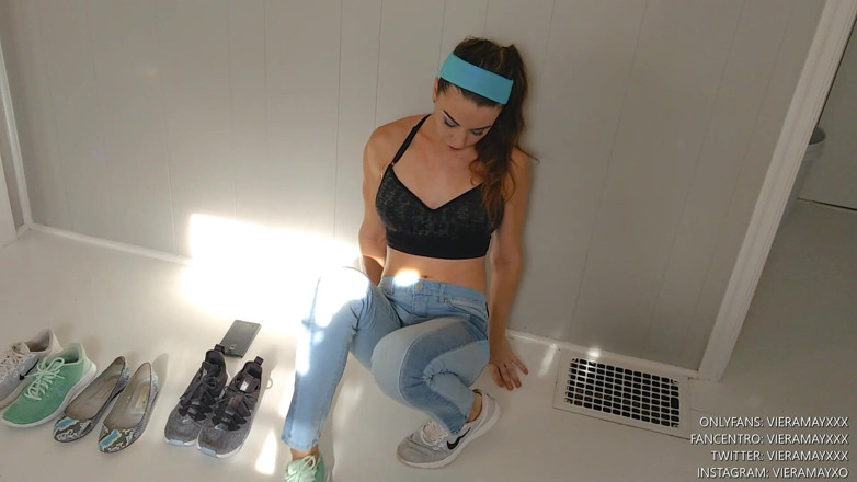 VieraMayXXX: Cheated with BBC Now Giving You Shoejob