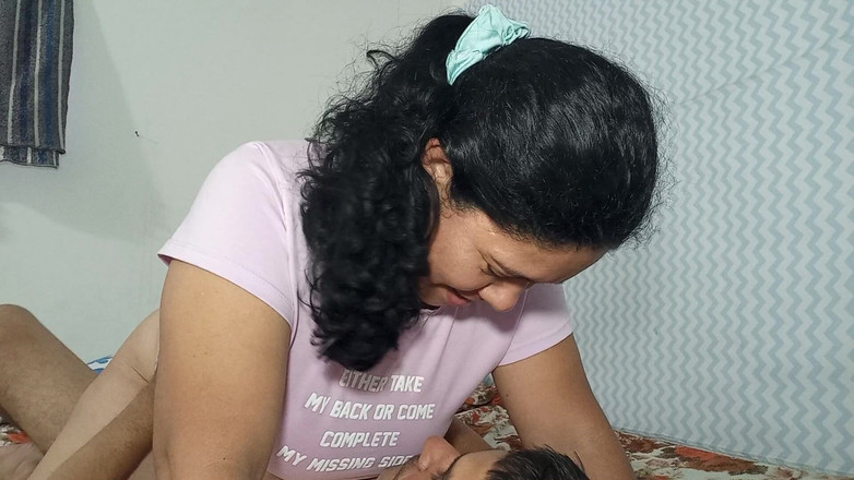 Valkyrie and Luigy Couple: 成熟した彼女が金持ちに乗っていて、彼女のペニスに乗るのが大好き