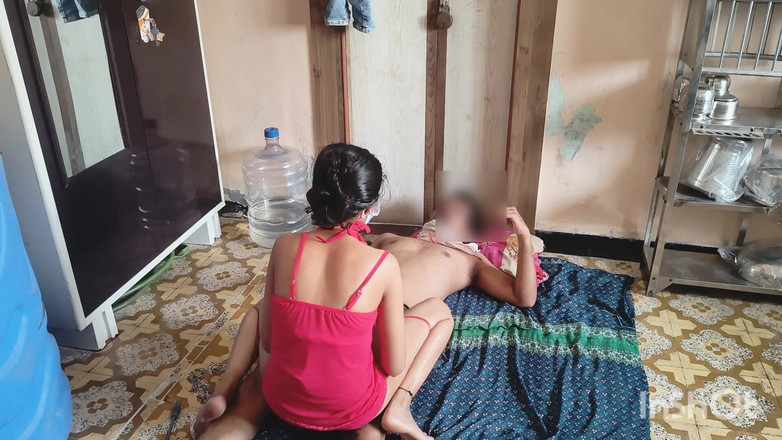 Desishycouple: Ấn Độ Bhabhi Shivani làm tình trong bộ bikini màu hồng....