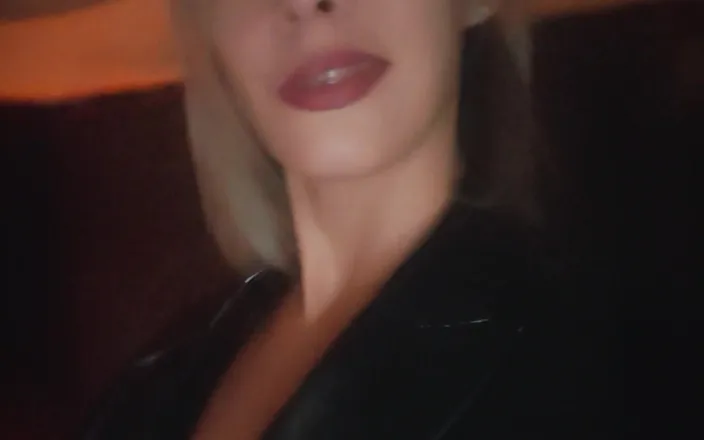 DeesseJulia: Preparation of My Dungeon and Wetlook Outfit - Maitresse Julia