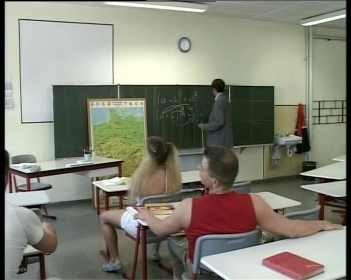 German's Young Babes: Zwei süße college-mädchen aus deutschland werden zusammen im klassenzimmer gefickt