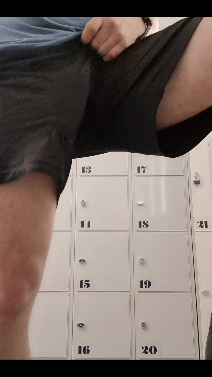 Awesome A: Nello spogliatoio della palestra