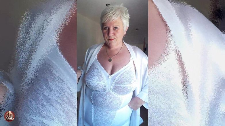 Uk Joolz: Chtěl bys, abych ti odpověděla na dveře takhle oblečená?