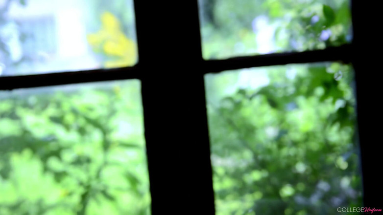 College Uniform: Taquinage dans les vestiaires avec Tamsin K