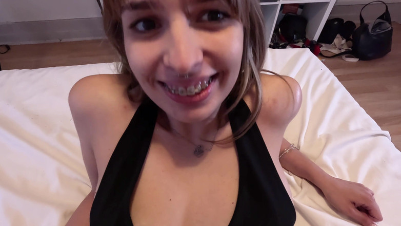 Alex Goes: Fată țâțoasă cu aparat dentar Maya Luz mă fute cu picioarele...