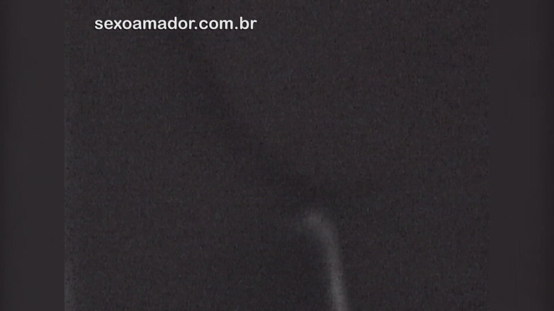 Amateurs videos: Man films his naked girlfriend to show her on the...