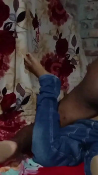 Студентка вперше в сексуальному відео з хлопцем