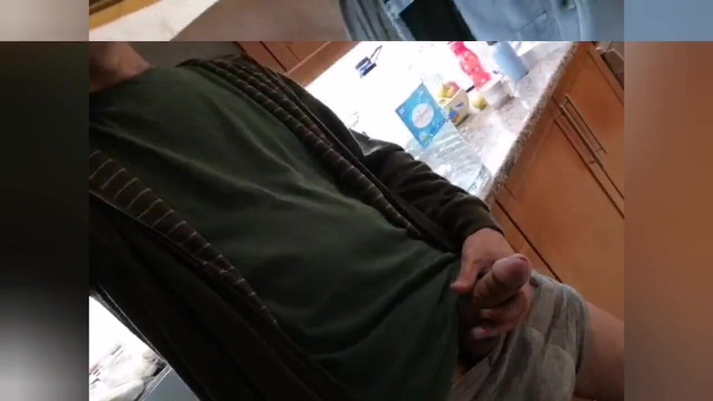 Rafael Torreano: Muncrat dua kali dan kencing di antara kedua mani muncrat