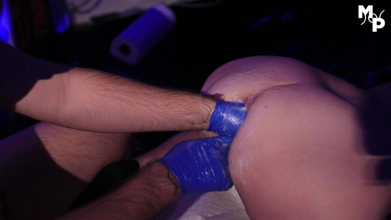 Marcus Pollack: Great anal stretching and brush fucking