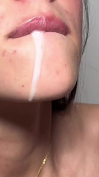 I Caught My Girl Masturbating and I Helped Her with a Big Fuck to Reach Orgasm
