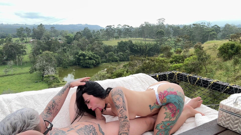 Katty Blake: 我们玩摇滚、纸或 tiejera，我最后把我的阴户给了我的饥渴继兄弟