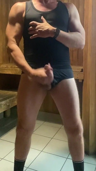 Dilf jockdad87 знімає ще одне гаряче навантаження в сауні