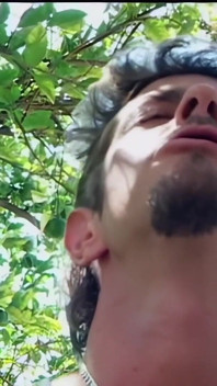 Una Bella Mora Che Ama Succhiare Il Cazzo All'aperto E Farsi Sbattere Con Forza