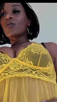 Zlobivá MILF dává lekce sexu