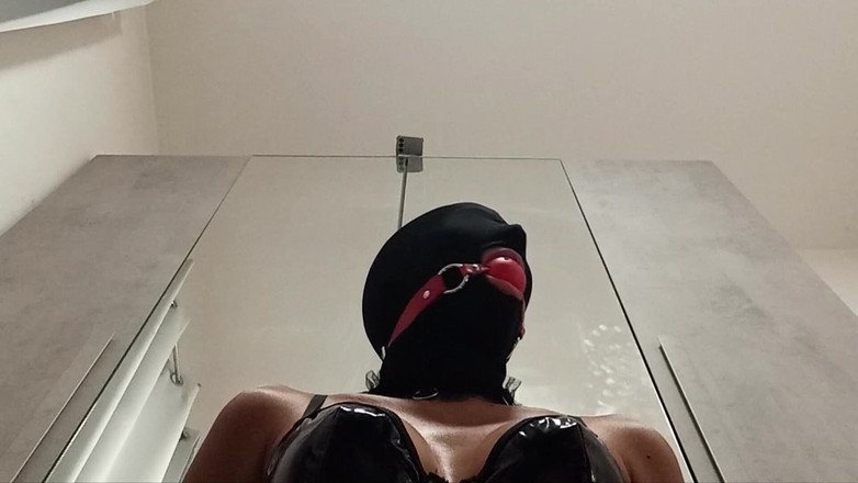 LauraOnHeels: MILF Boca Fodida Com Litros De Esperma E Saliva