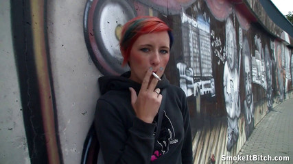 Smoke it bitch: Kim - pouliční kouř